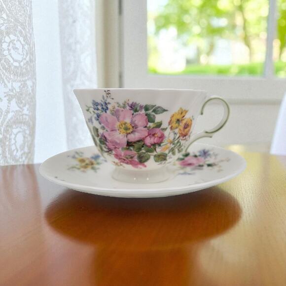 Royal Doulton Arcadia H4802 Cup & Saucer Set Floral Bone China England - Picture 1 of 8